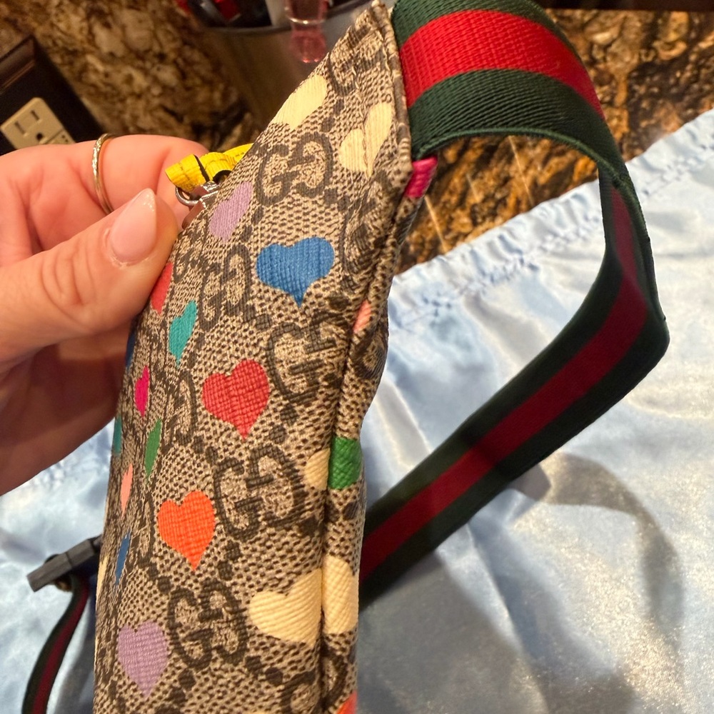 Gucci Multicolor Heart Print Crossbody Bag - Picture 10 of 13